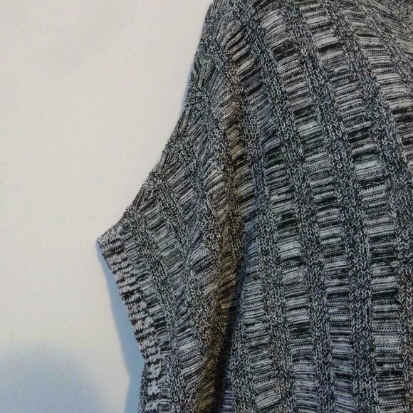 NWT EILEEN FISHER Black White Silk Organic Linen Funnel Neck Box Top Medium - Picture 4 of 6